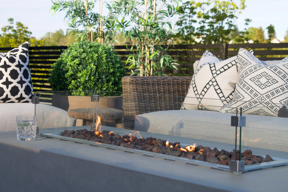 Rechteckiger Windschutz auf der Feuerstelle GRANVILLE