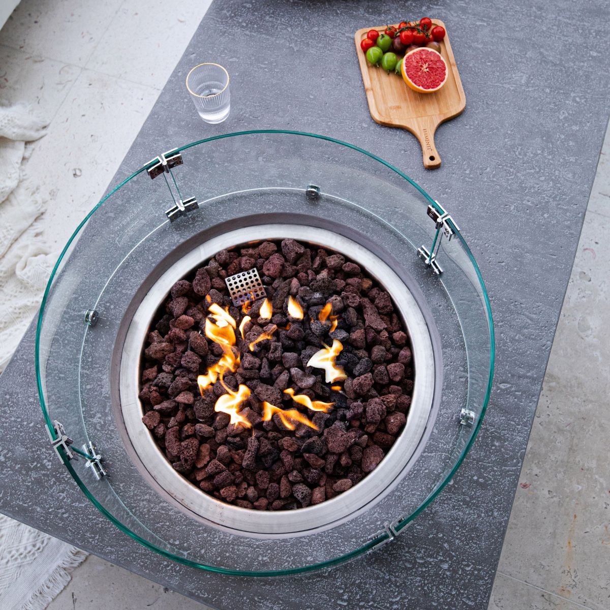 Feuerstelle METROPOLIS mit rundem Glasschutz