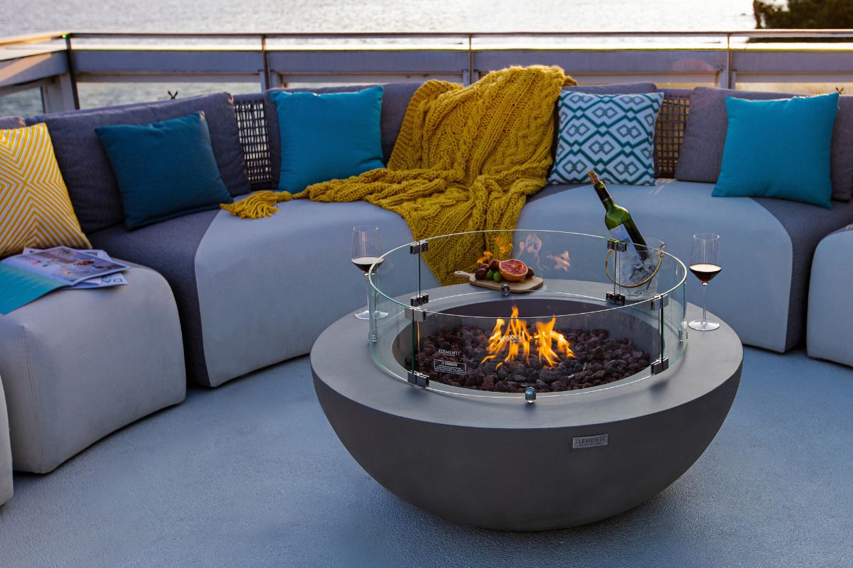 Feuerstelle LUNAR BOWL mit rundem Glasschutz