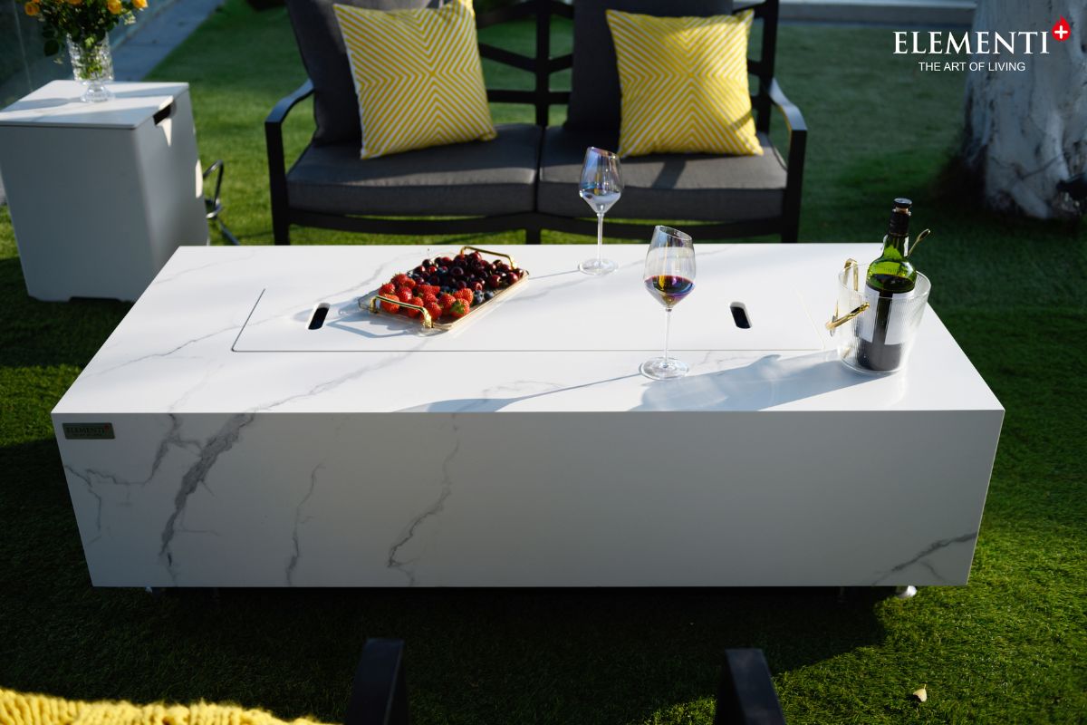 Tisch CARRARA mit aufgesetzter Abdeckung