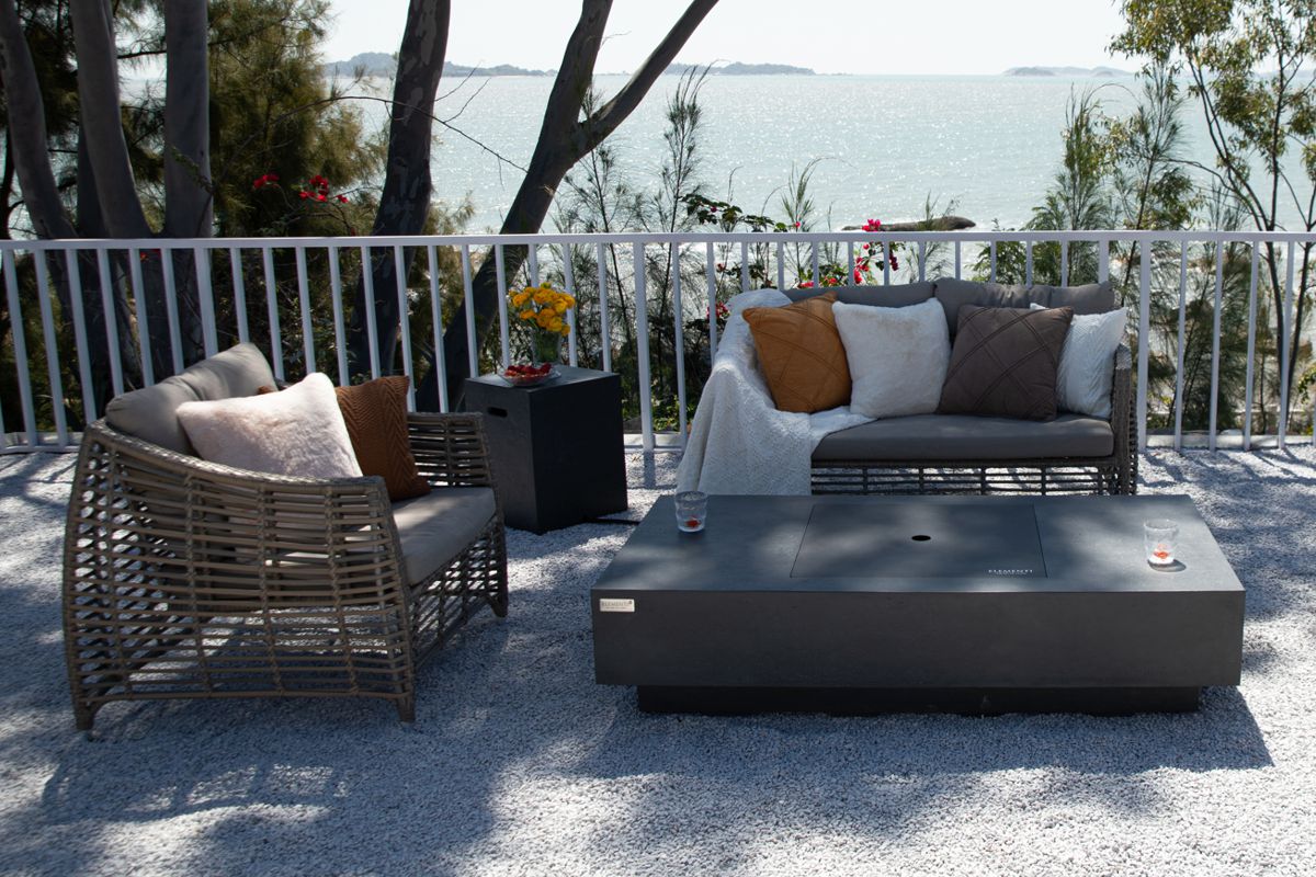 Tisch CANNES mit aufgesetzter Abdeckung