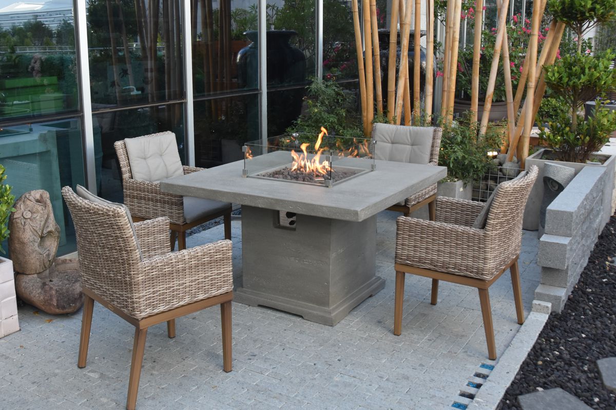 Esstisch BIRMINGHAM mit Stühlen auf der Terrasse
